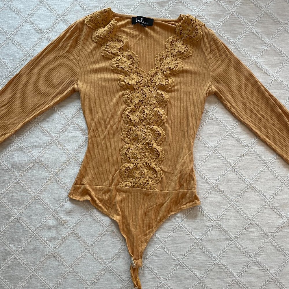 Lulus V-neck Lace Trimmed Body Suit in Gold Yellow: XS